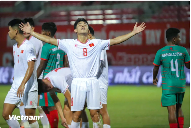 Tiền vệ Lê Văn Quang Duyệt (số 8) ăn mừng bàn thắng nâng tỷ số lên 3-1 cho U20 Việt Nam. (Ảnh: Việt Anh/Vietnam+)