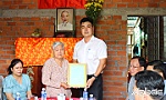 Bàn giao nhà đại đoàn kết cho hộ cận nghèo ở thị trấn Bình Phú