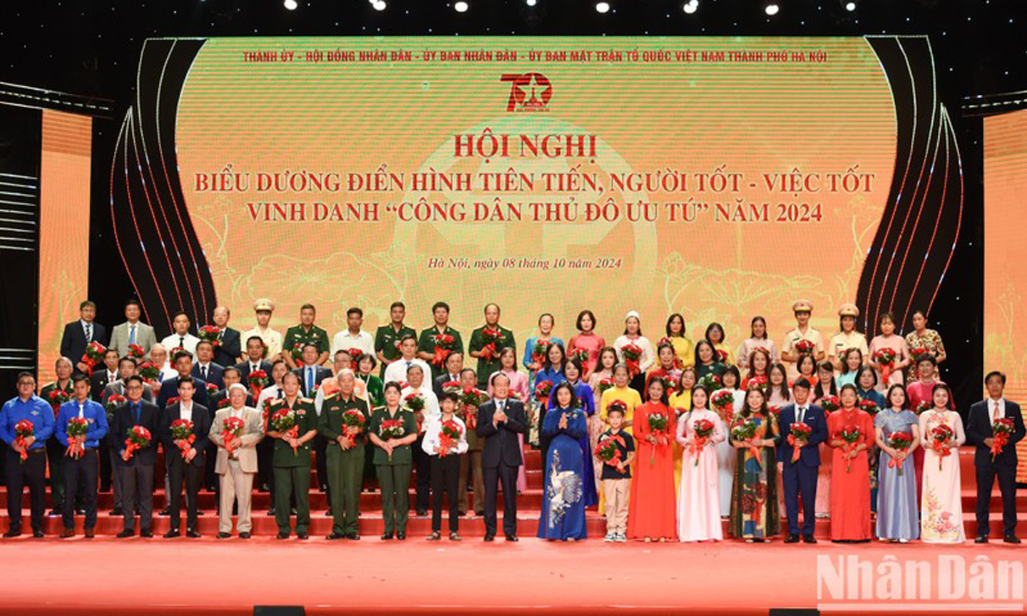 Standout individuals honoured for contributions to Hanoi's development