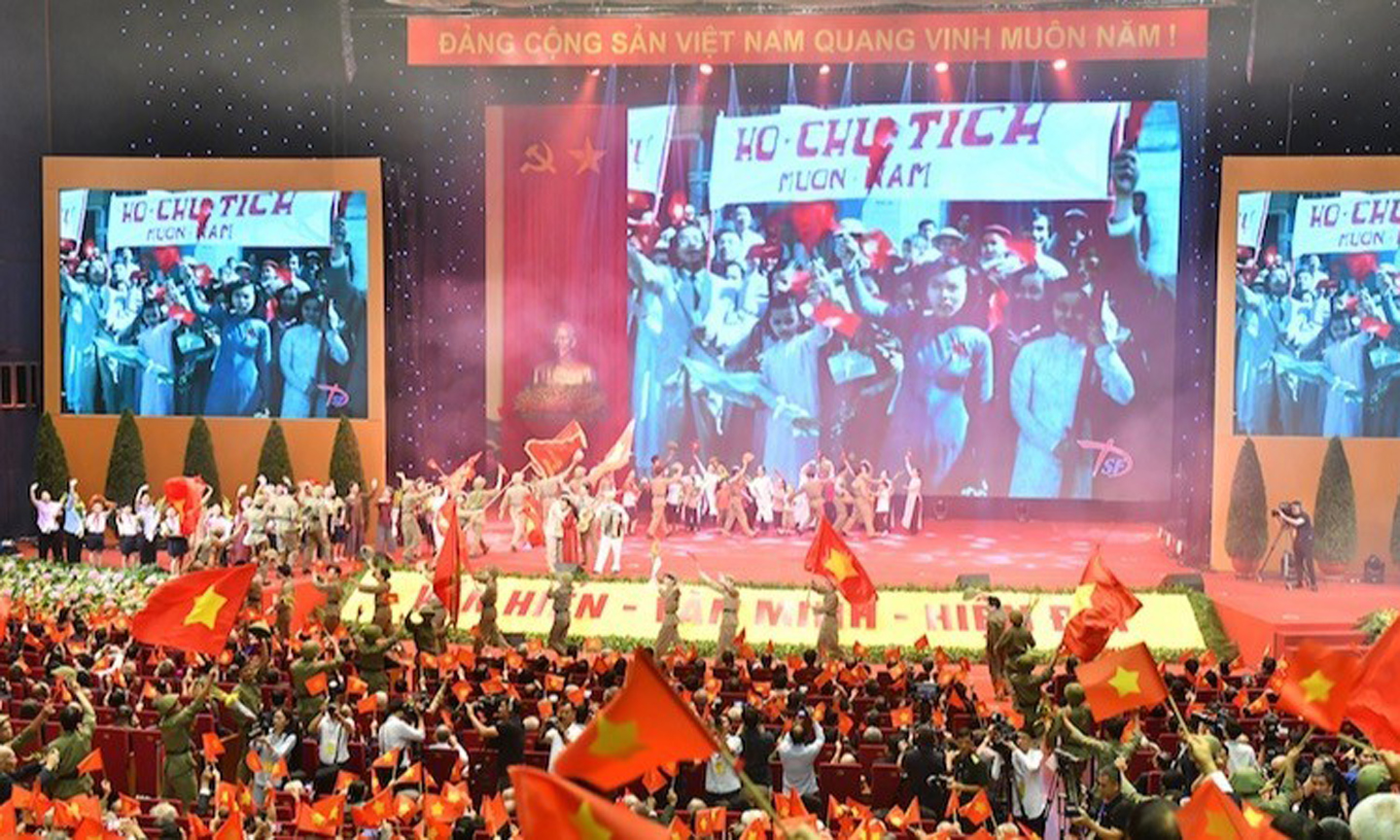 Grand ceremony marks 70th anniversary of Hanoi's Liberation Day