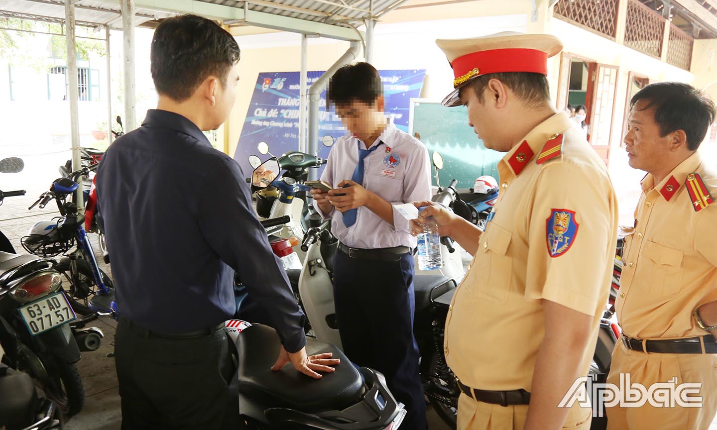 TP. Mỹ Tho: Đến từng trường, kiểm tra, xử lý học sinh vi phạm Luật giao thông