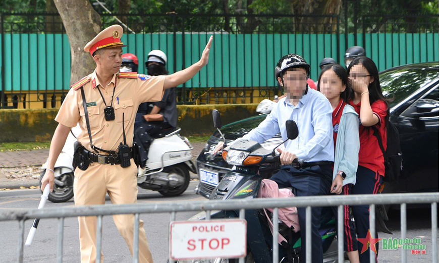 An toàn giao thông: Nâng cao ý thức cho học sinh khi tham gia giao thông