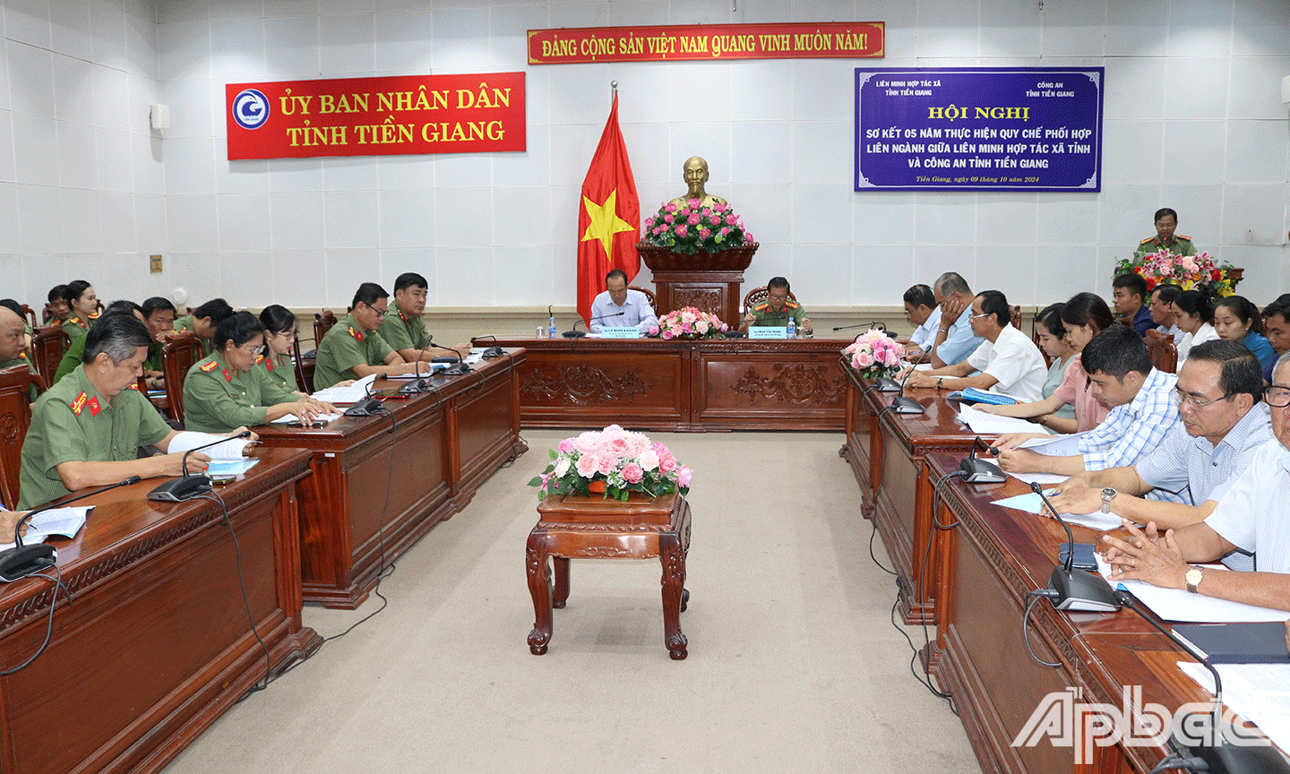 Quang cảnh hội nghị