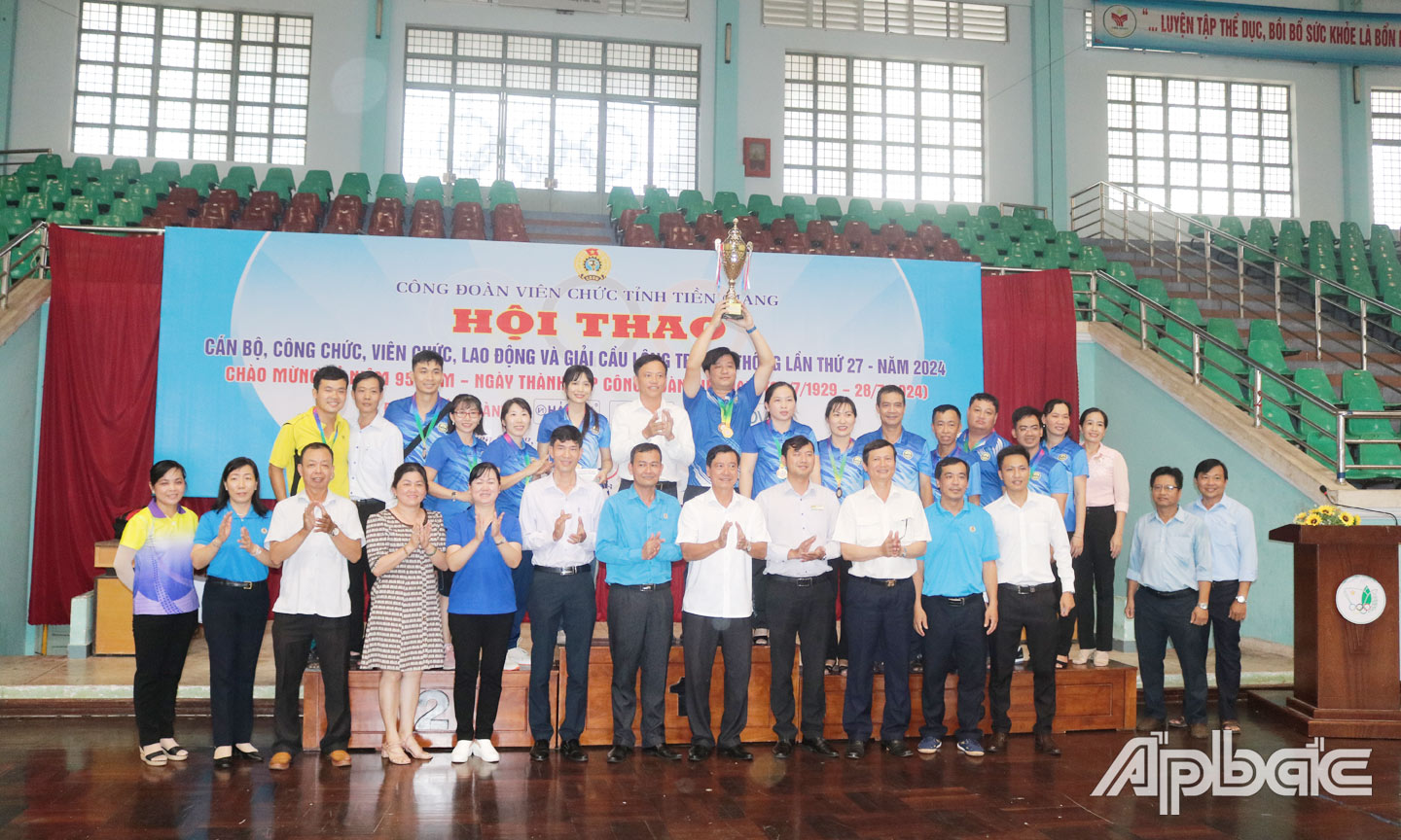 CĐ Viên chức phối hợp với Trung tâm Huấn luyện và Thi đấu thể thao tỉnh tổ chức Hội thao Cán bộ, công chức, viên chức, lao động và Giải Cầu lông truyền thống lần thứ 27.