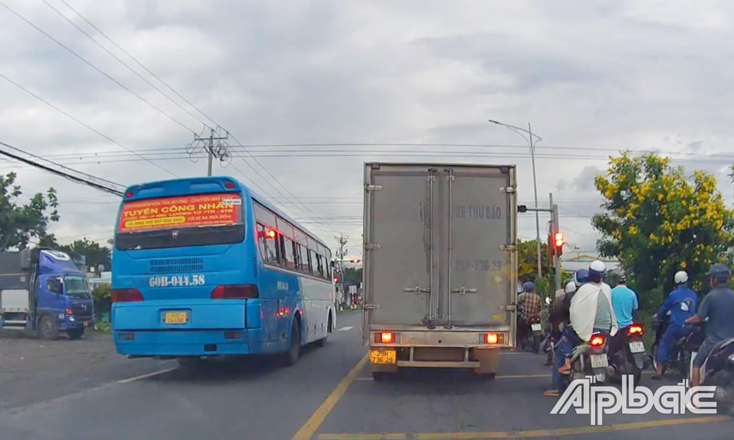 Hình vi phạm của xe ô tô do người dân cung cấp.