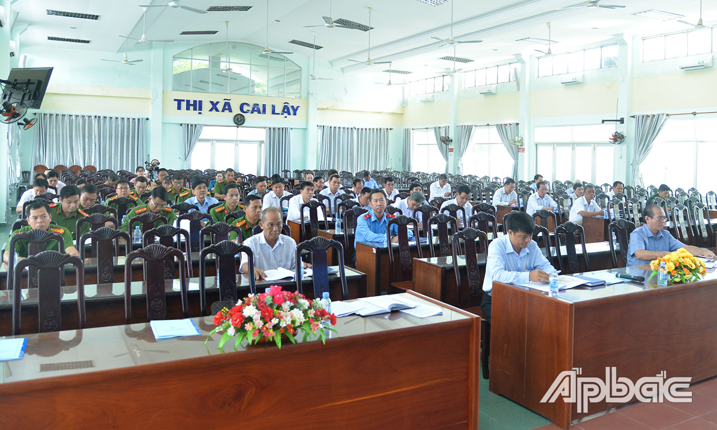 Đại biểu tham dự hội nghị.