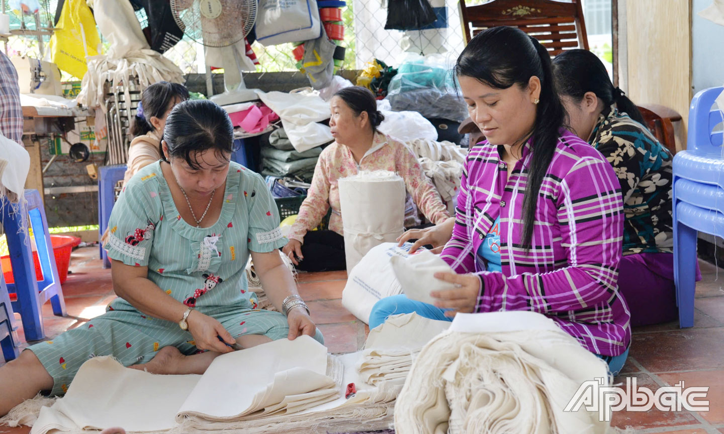 Công tác đào tạo nghề, tạo việc làm cho lao động nữ ngày càng được chú trọng.