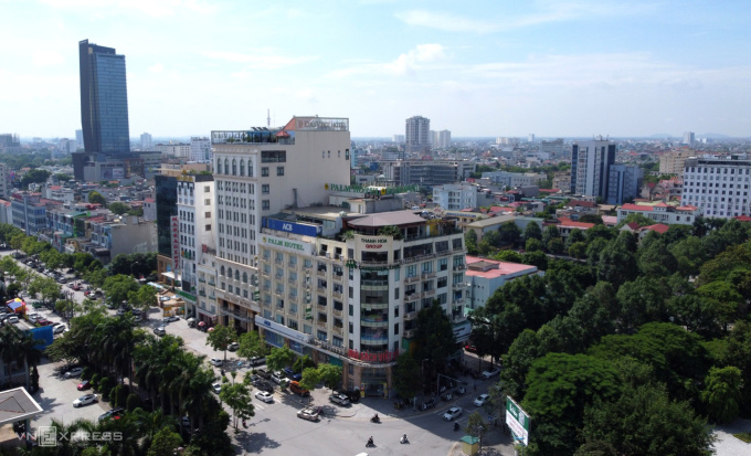 Dự án Hạc Thành Tower nằm ở vị trí ngã tư, hiện là tổ hợp thương mại, văn phòng. Ảnh: Lê Hoàng