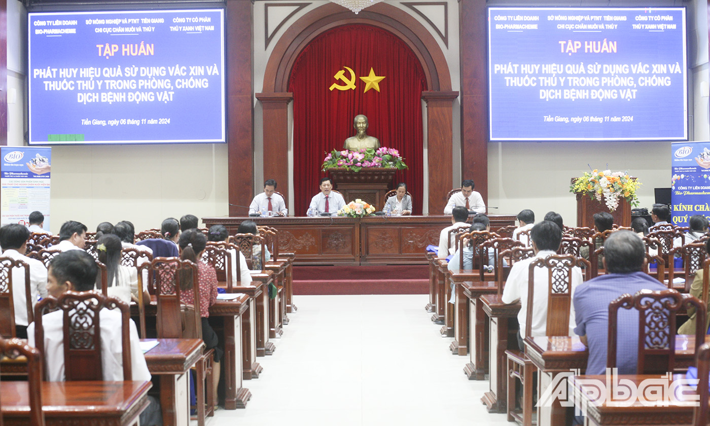 Quang cảnh lớp tập huấn.