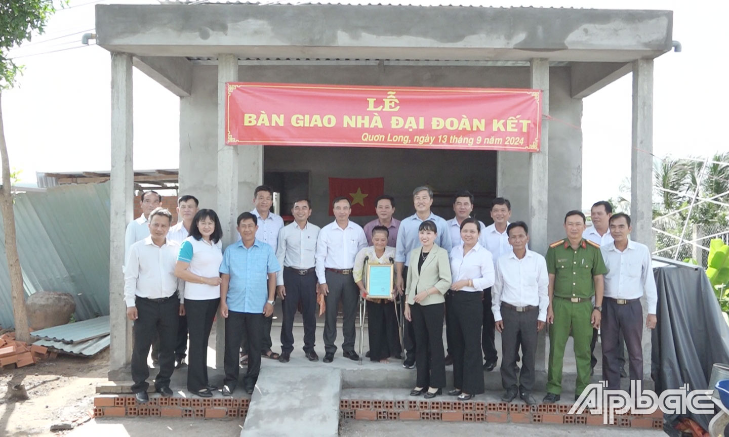 Xã Quơn Long luôn quan tâm vận động xây dựng nhà đại đoàn kết để người dân an tâm phát triển kinh tế.