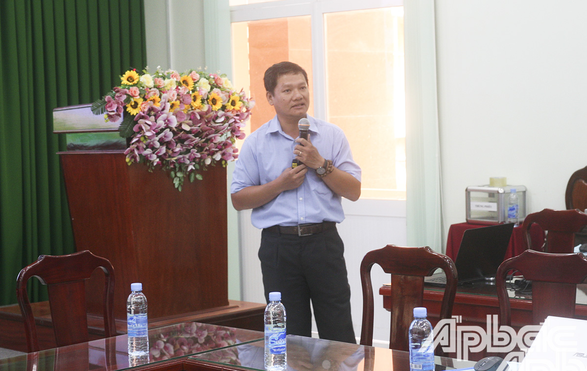 Tiến sĩ Nguyễn Thanh Tùng, Viện Cây ăn quả miền Nam phát biểu tại tọa đàm.