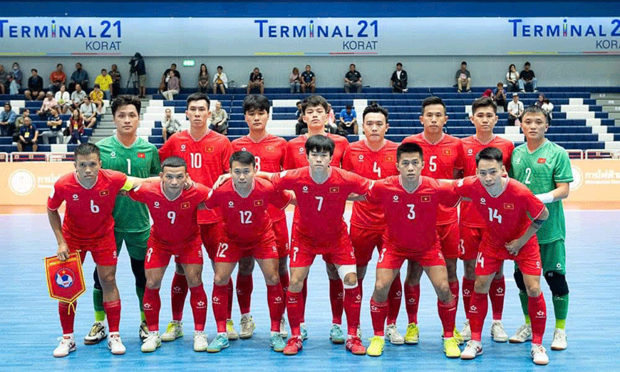  Đội hình đội tuyển futsal Việt Nam trong trận thắng tuyển Thái Lan 3-2. Ảnh: VFF