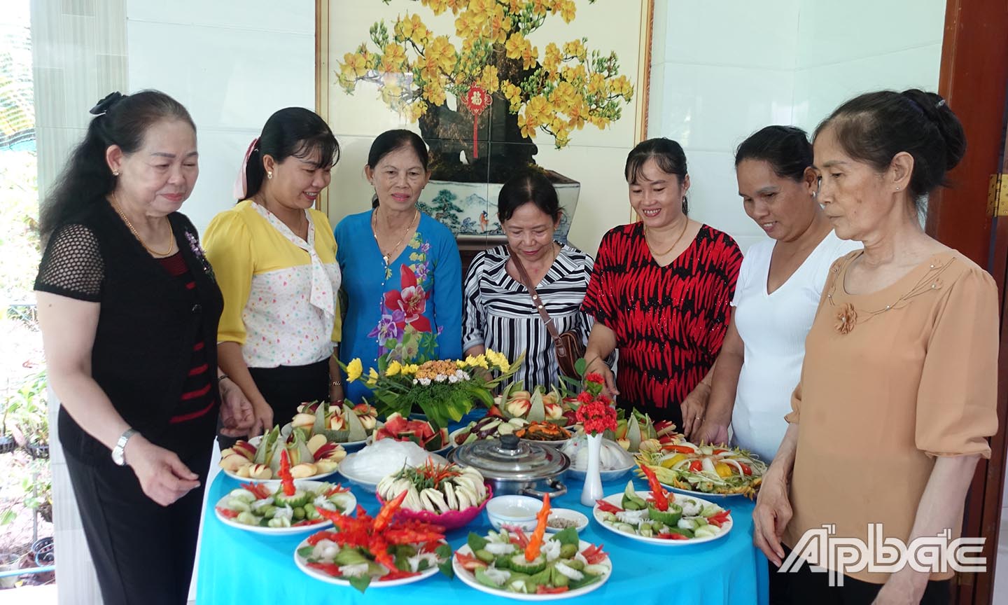 Dạy nghề nấu ăn cho phụ nữ tại xã Phú An