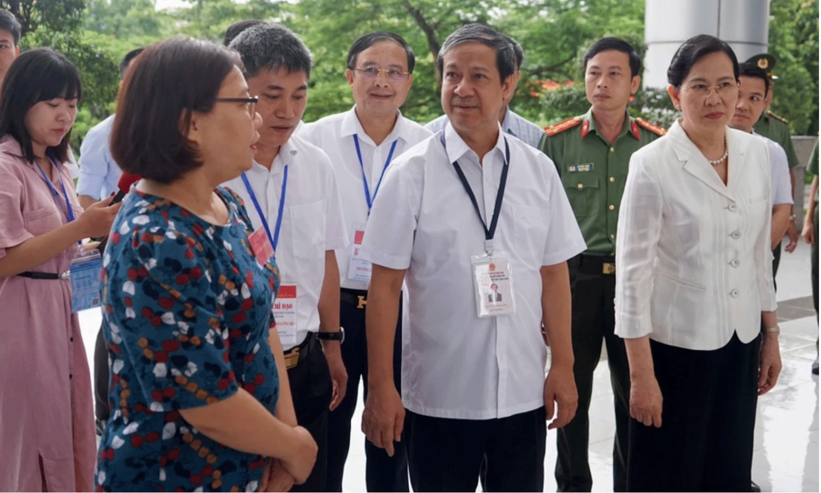 Bộ trưởng Nguyễn Kim Sơn kiểm tra thi tốt nghiệp THPT năm 2024 tại Hà Nam. Ảnh: Xuân Phú