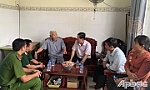 Bí thư Huyện ủy Gò Công Đông thăm, tặng quà gia đình chính sách