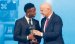 Vinicius thắng FIFA The Best nhưng không quên chế giễu những người bỏ phiếu Quả bóng vàng