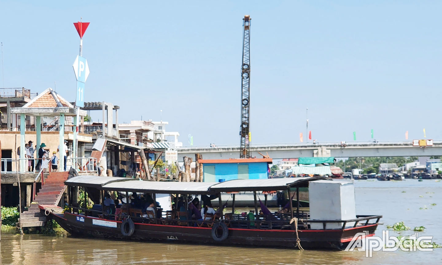 Bến tàu du lịch huyện Cái Bè. 