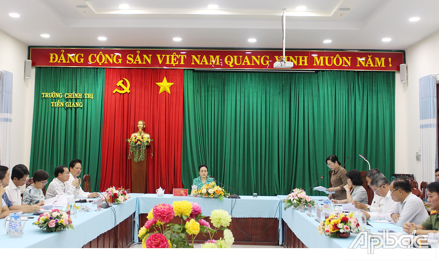 Quang cảnh buổi làm việc.