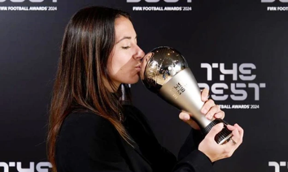 Aitana Bonmati có năm thứ 2 liên tiếp giành “cú đúp” FIFA The Best và Quả bóng vàng giành cho nữ.