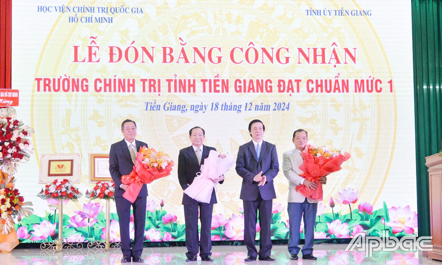 đồng chí Nguyễn Văn Danh, Ủy viên Ban Chấp hành Trung ương Đảng, Bí thư Tỉnh ủy Tiền Giang, Trưởng đoàn Đại biểu Quốc hội tỉnh Tiền Giang phát biểu tại buổi lễ đón Bằng công nhận Trường Chính trị tỉnh Tiền Giang đạt chuẩn mức 1. ẢNH: VĂN THẢO