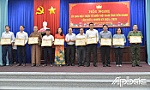 Biểu dương tập thể, cá nhân có thành tích trong thực hiện các cuộc vận động, phong trào thi đua