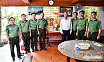 Công an tỉnh Tiền Giang thăm, chúc tết nguyên lãnh đạo Công an tỉnh