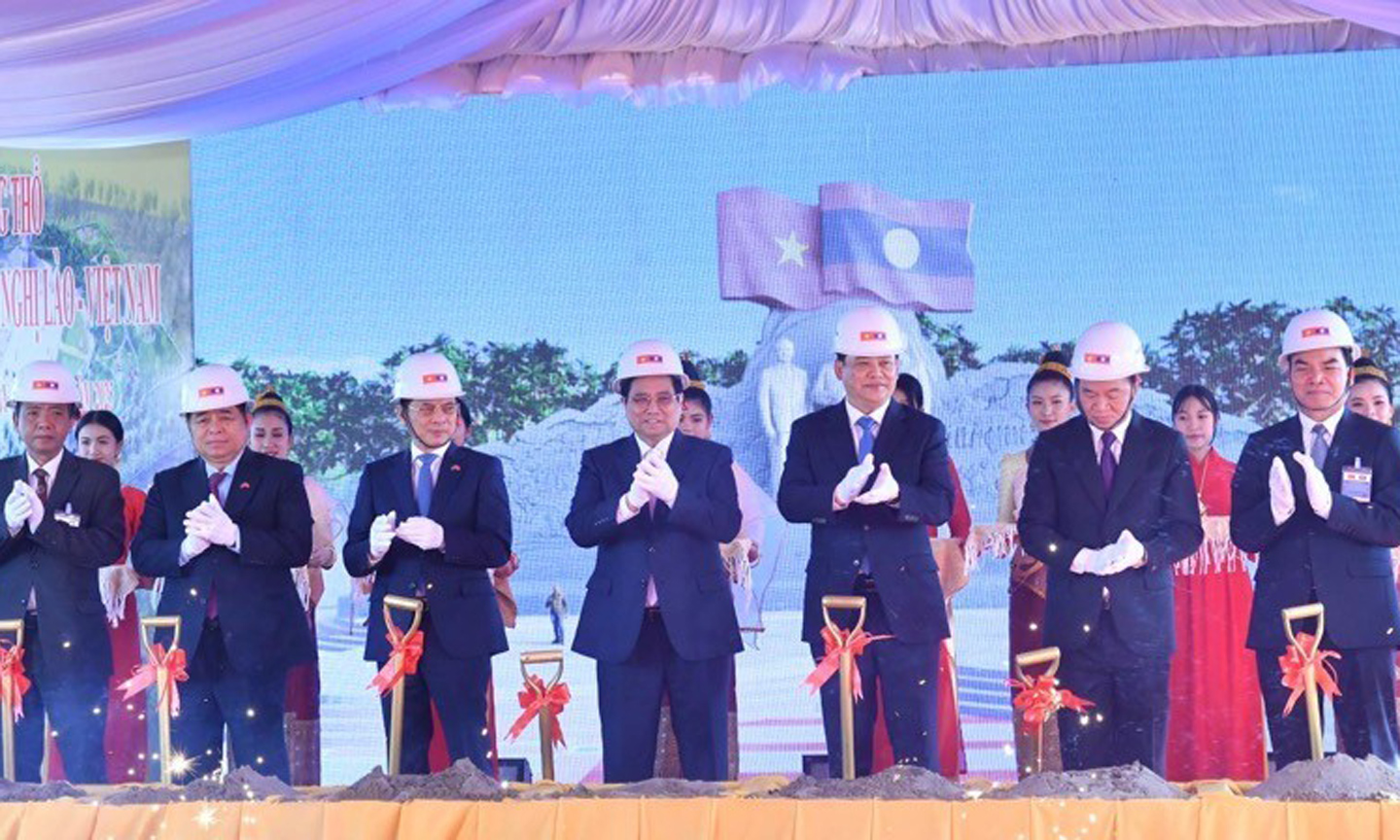 Prime Ministers mark start of work on Laos - Vietnam Friendship Park