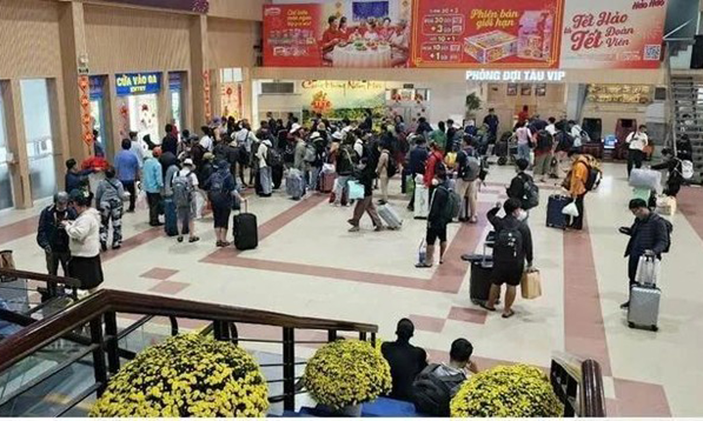 Over 300,000 train tickets for Tet holiday sold