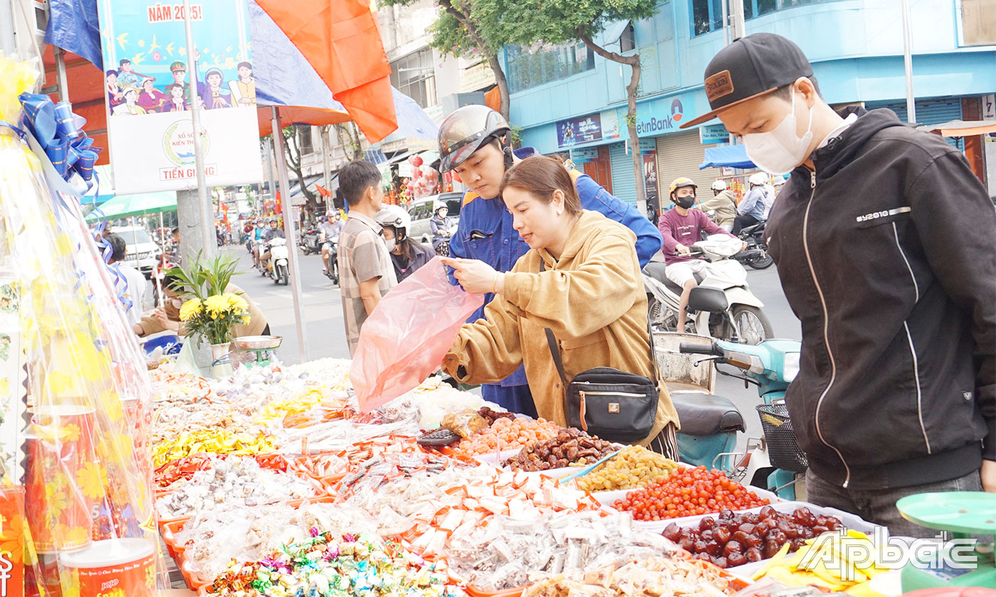 Tiền Giang: Rộn ràng chợ tết ngày cuối năm