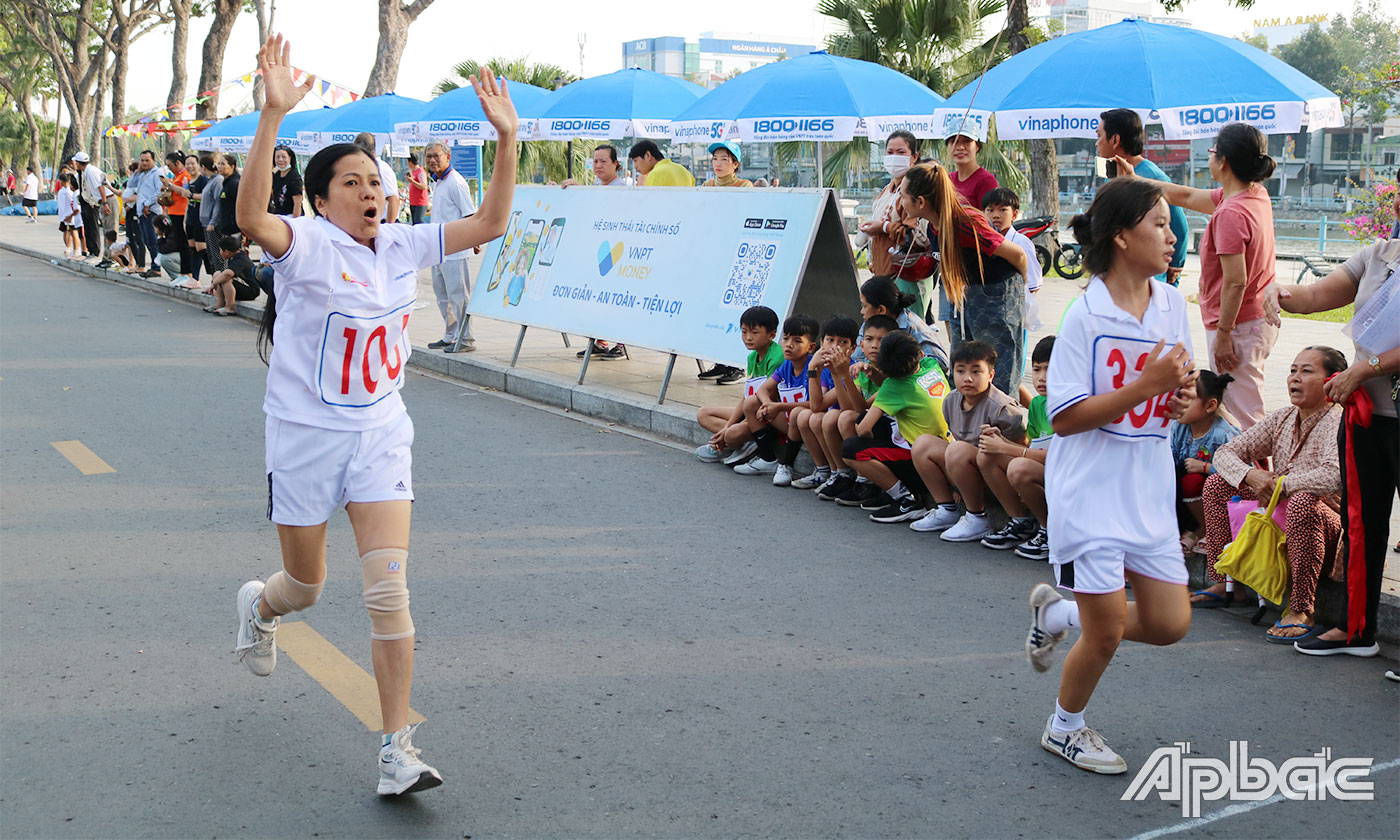 Tăng tốc về đích.