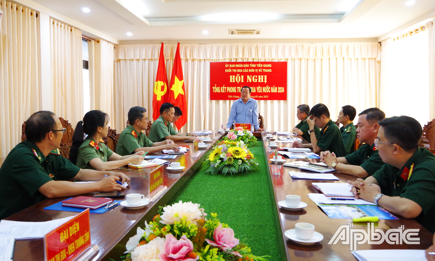 Đồng chí Hồ Vũ Bảo, Phó Giám đốc Sở Nội vụ phát biểu tại hội nghị.