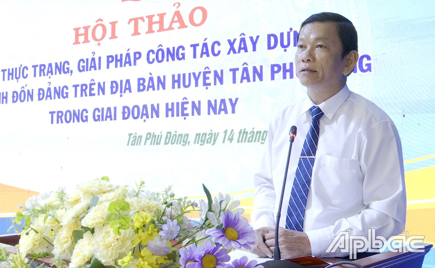 Đồng chí Bùi Thái Sơn phát biểu tại hội thảo.