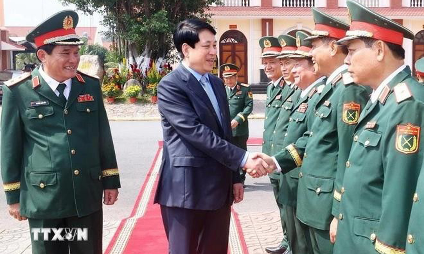 State President Luong Cuong visits staff of Military Region 9 (Photo: VNA).