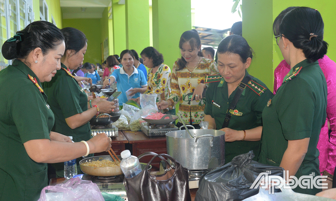 Các đơn vị tham gia làm mứt tết.