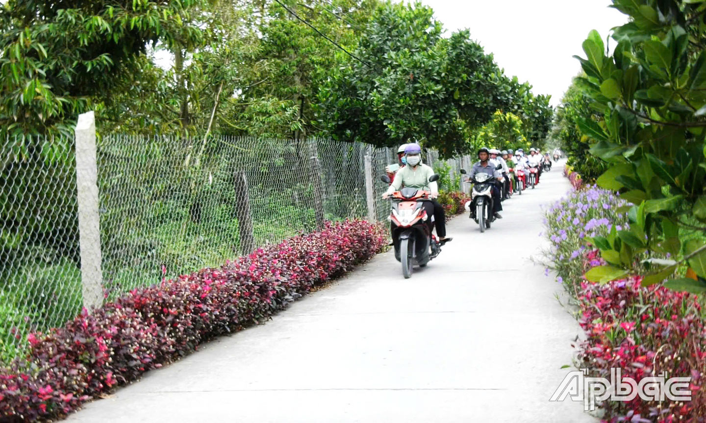 Nông thôn Tiền Giang hôm nay mang một diện mạo mới, khang trang và tươi đẹp hơn.       Ảnh: QUẾ NGÂN