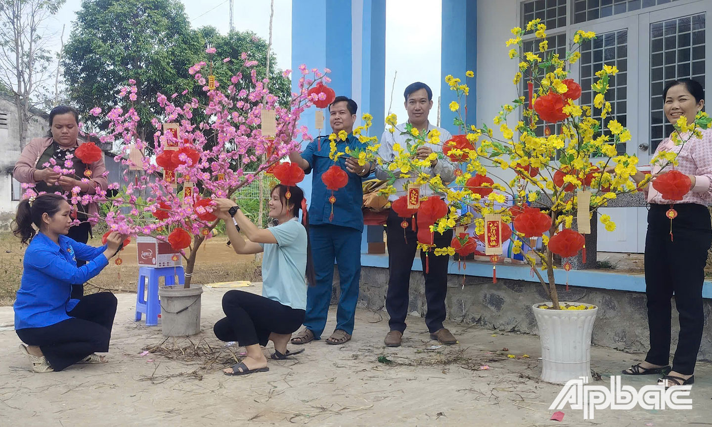 Xã Tân Hòa Đông trang trí cổng chào tết để tạo thêm cảnh sắc ngày xuân.