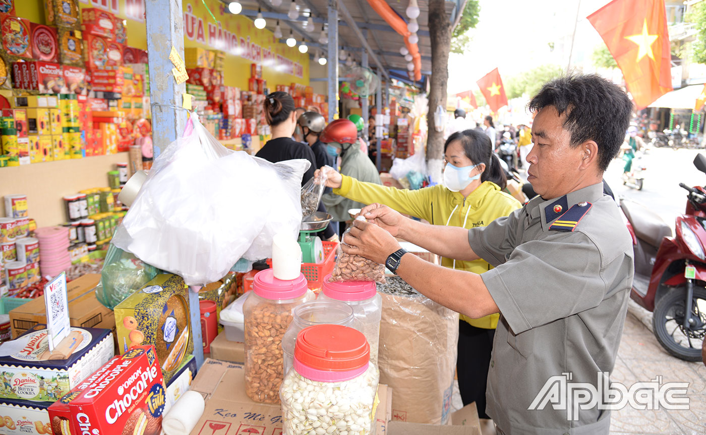 Hàng hoá dồi dào tại Cửa hàng bách hoá phường 1, TP. Mỹ Tho.