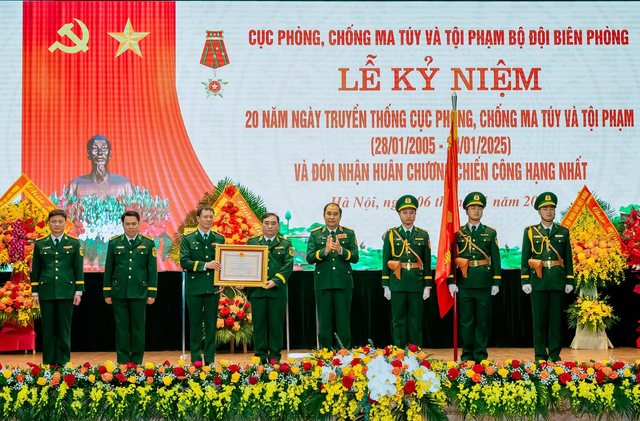 Cục Phòng, chống tội phạm ma túy BĐBP đón nhận Huân chương Chiến công hạng Nhất.