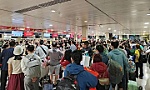 Major airports welcome huge numbers of passengers on Tet last day