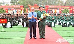 Chủ tịch Ủy ban MTTQ Việt Nam tỉnh Tiền Giang Nguyễn Chí Trung dự Lễ giao, nhận quân tại TP. Gò Công