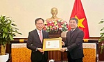 Samsung Vietnam leader honoured for contributing to Vietnam-RoK diplomatic relations