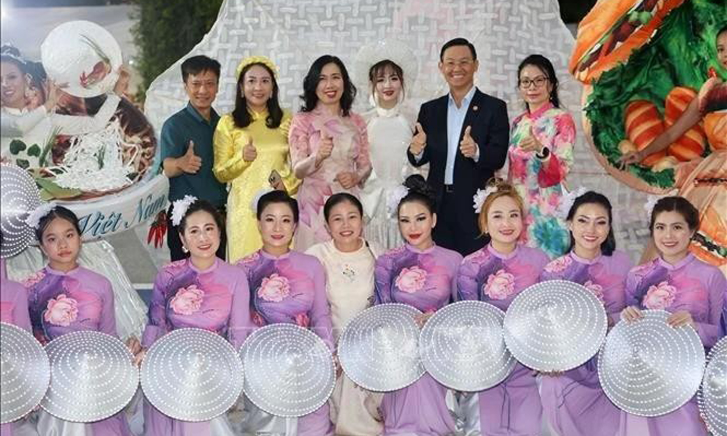 Vietnamese in Singapore join Chingay Parade 2025