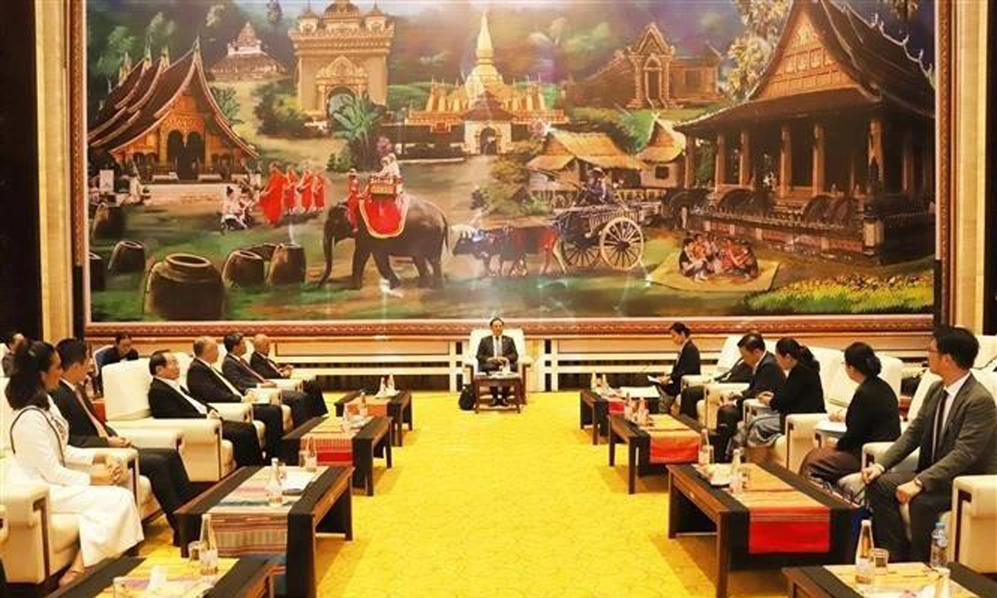 Vietnam strengthens business and investment ties in Laos