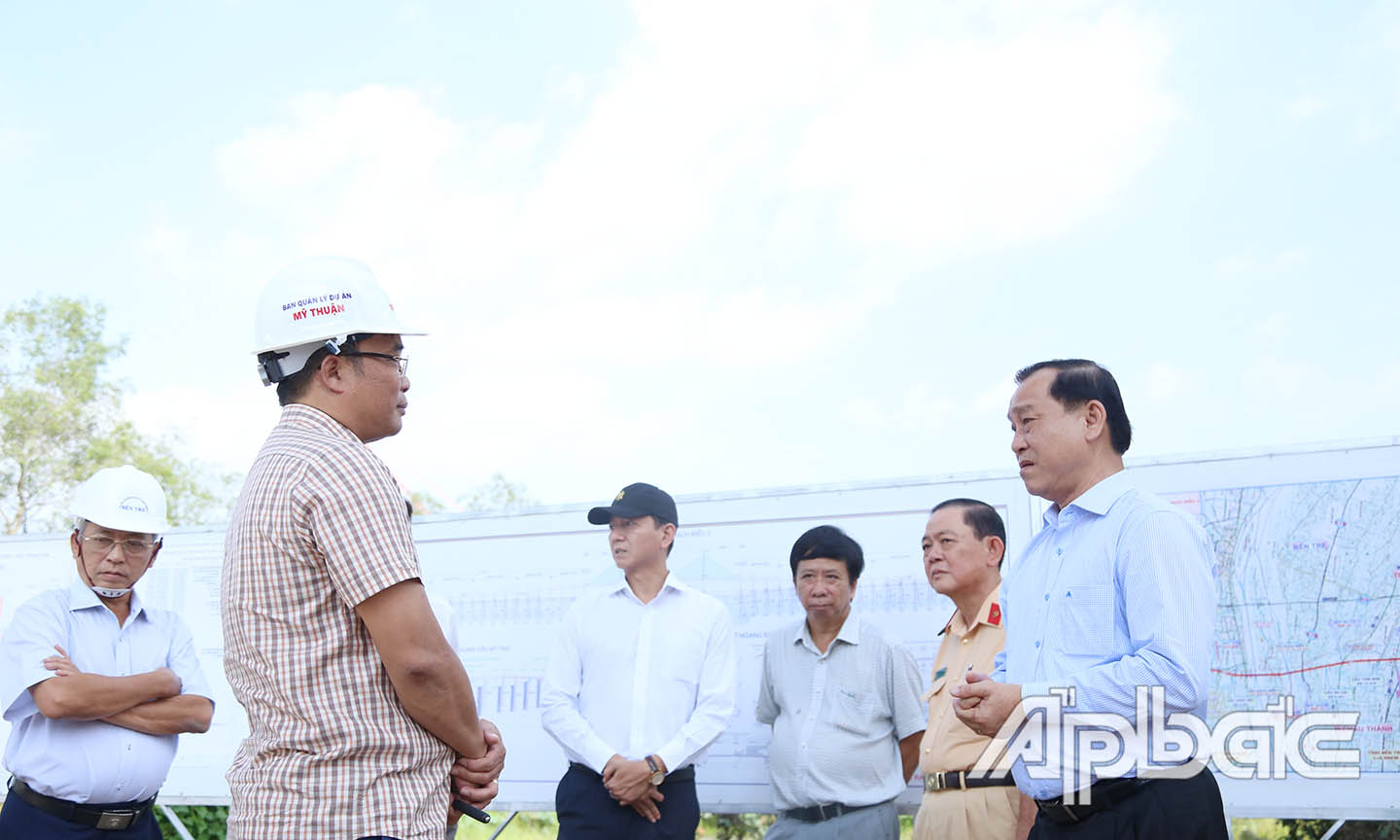 Ban Quản lý dự án Mỹ Thuận báo cáo tiến độ với lãnh đạo tỉnh Tiền Giang.