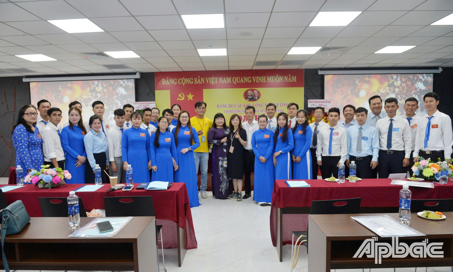 Chi bộ Công ty TNHH Giày Apache Việt Nam là một trong những chi bộ ngoài khu vực nhà nước có số đảng viên đông. 