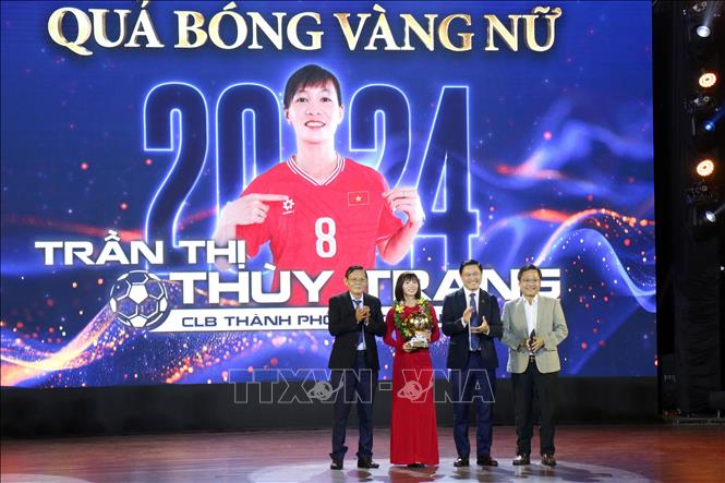 Quả bóng vàng nữ 2024 được trao cho cầu thủ Trần Thị Thùy Trang (TP Hồ Chí Minh I). 