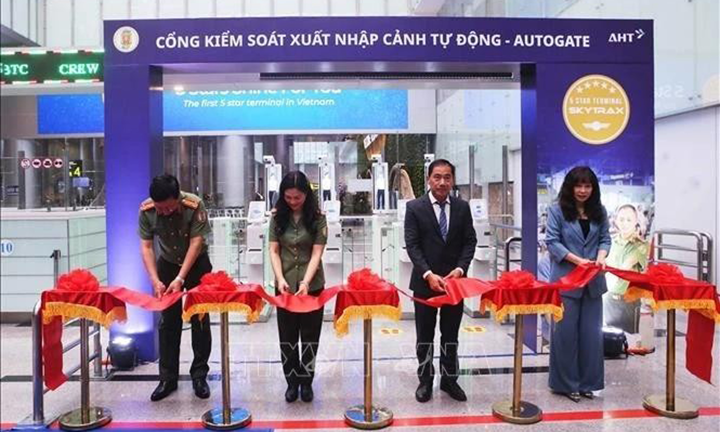 Automatic immigration gates officially put into operation at Da Nang airport