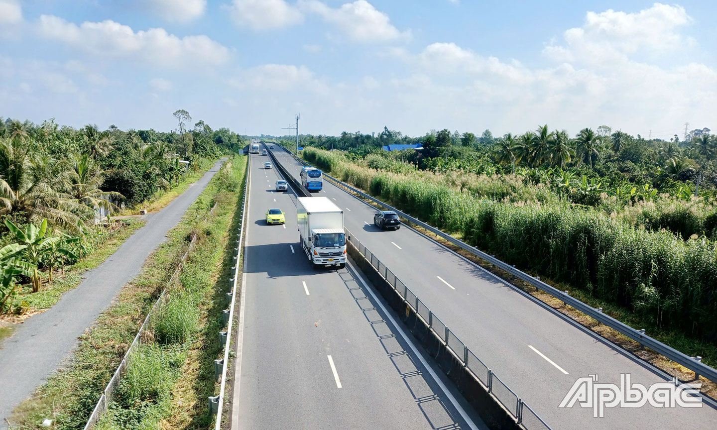 Trung bình mỗi ngày đêm, có khoảng 20.000 lượt phương tiện lưu thông trên tuyến cao tốc Trung Lương - Mỹ Thuận.