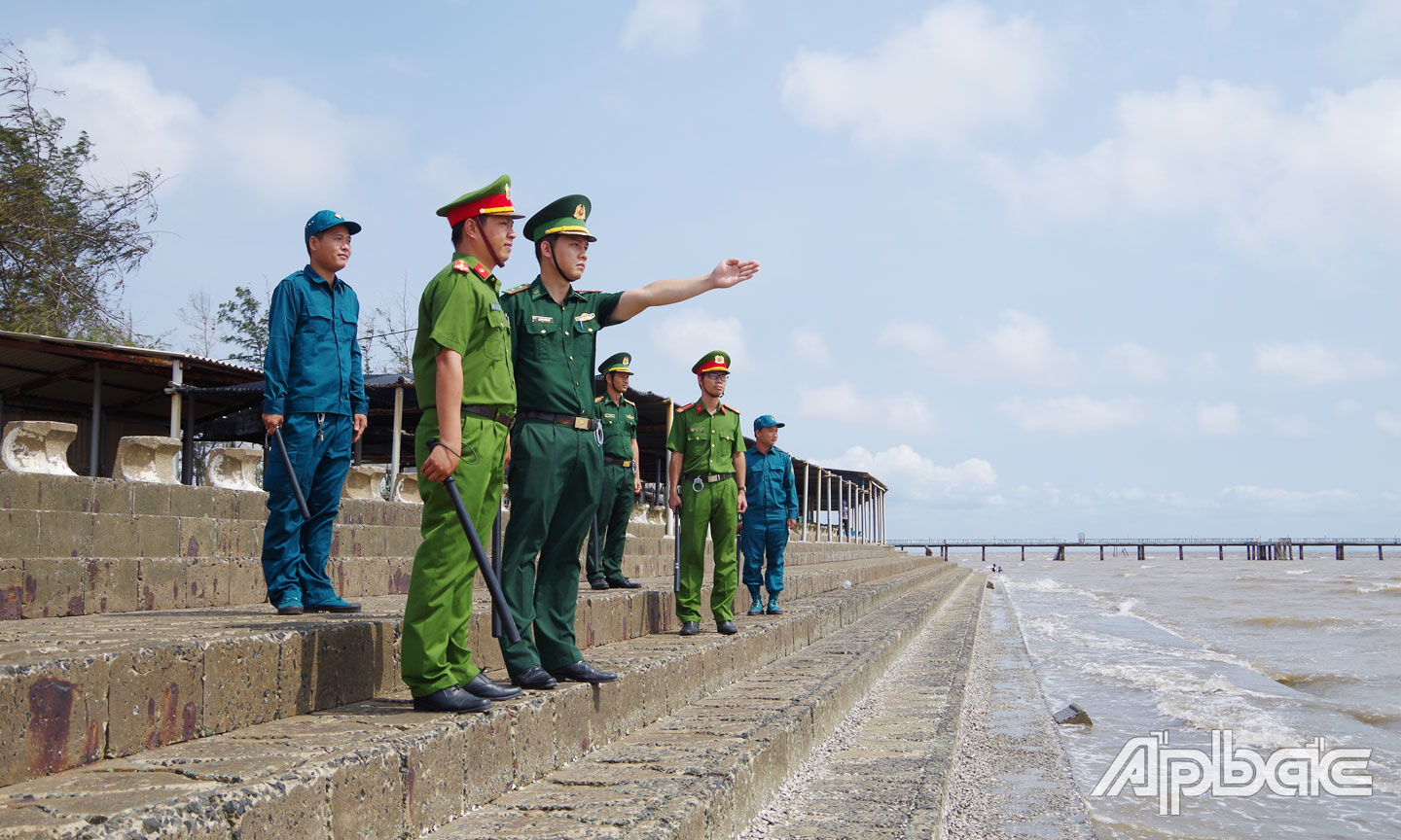 BĐBP tỉnh Tiền Giang phối hợp với các lực lượng Quân sự, Công an tuần tra, kiểm soát khu vực biển Tân Thành (huyện Gò Công Đông).