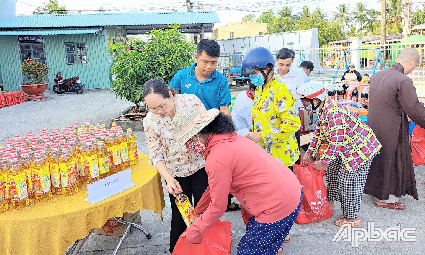  Hội CTĐ xã An Thạnh Thủy tổ chức Phiên chợ nhân đạo “Tết Nhân ái” dịp Tết Nguyên đán năm 2025.